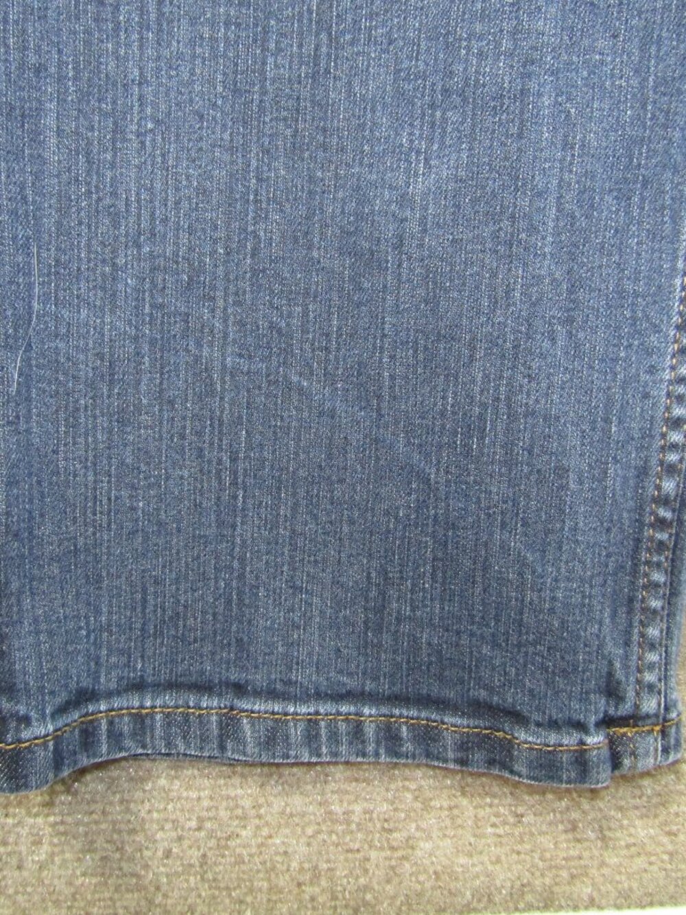 Wrangler Men’s Jeans Size 38x29 Blue Dark Wash Straight Leg Denim 1000244 - Picture 2 of 9